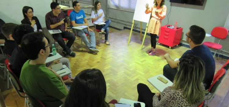 Startup promove workshop de Libras para a comunidade do Seed